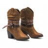 Botas tacón Mustang marrón diseñado con hebilla en el lateral con pañuelo