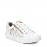 Zapatillas deportivas Xti blancas con detalles dorados, cremallera lateral y orificios