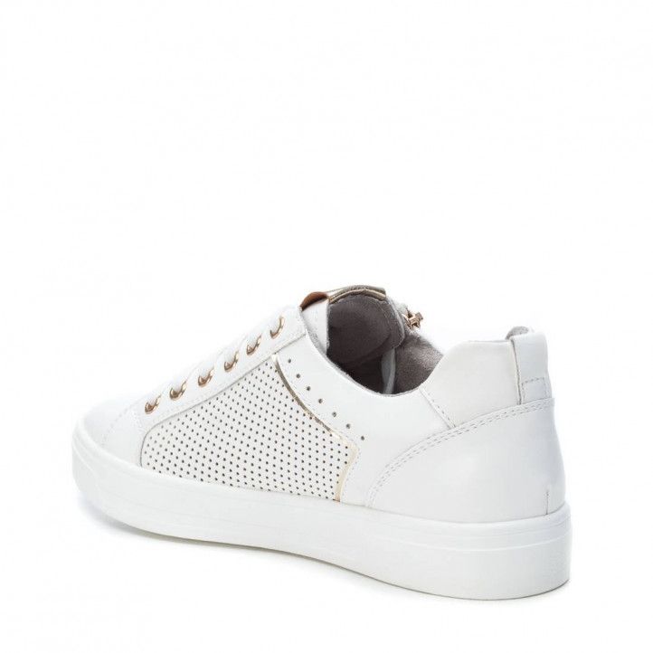Zapatillas deportivas Xti blancas con detalles dorados, cremallera lateral y orificios - Querol online