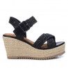 Sandalias cuña Refresh negras con hebilla en el tobillo y tiras trenzadas