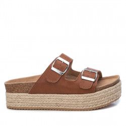 Sandalias plataformas Xti marrones abiertas con doble hebilla - Querol online