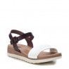 Sandalias cuña Xti blancas y marrones con hebilla