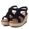 Sandalias cuña Xti negras con detalles trenzados
