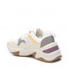Zapatillas deportivas Xti blancas con detalles grises, amarillos y morados