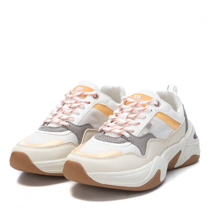 Zapatillas deportivas Xti blancas con detalles grises, amarillos y morados - Querol online