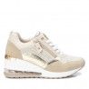 Zapatillas deportivas Xti beige y doradas de malla con cuña