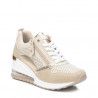 Zapatillas deportivas Xti beige y doradas de malla con cuña