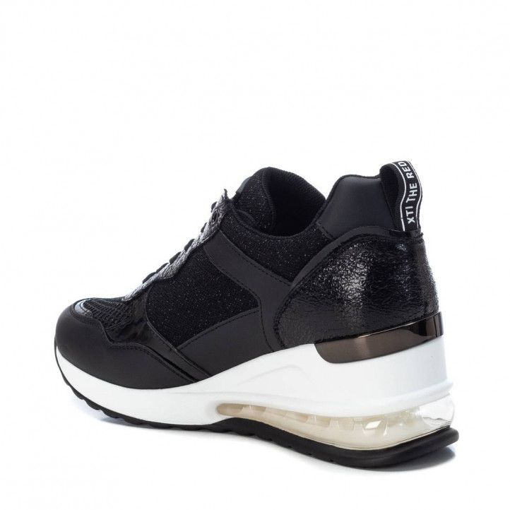 Zapatillas deportivas Xti negras de diferentes texturas con cuña - Querol online