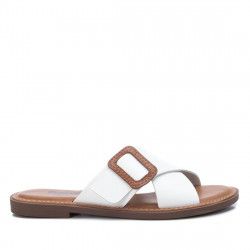 Sandalias planas Refresh con doble banda cruzada y gran hebilla - Querol online