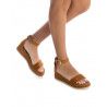 Sandalias planas Refresh marrones acabada en antelina y suela de goma