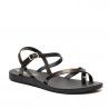 Chanclas Ipanema negras semitransparentes cogidas