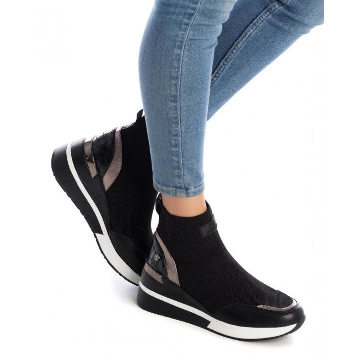 Zapatillas deportivas Xti 43271 negro elástico con cuña - Querol online