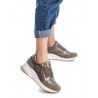 Zapatillas deportivas Xti 043124 deportiva con cuña y cremallera lateral bronce