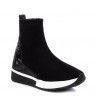 Botines sport Xti 043101 con cuña y detalles en charol