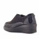 Zapatillas cuña Amarpies negras con elásticos y parte de charol - Querol online