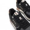 Zapatillas urban Mustang joggo color negro con detalles en rosa
