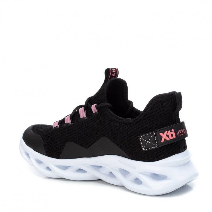 Zapatillas deportivas Xti 04361602 negras con detalles rosas - Querol online