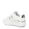 Zapatillas deporte Xti 57870 blanca con detalles plateados