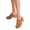 Sabates de taló Carmela 068610 camel amb tatxes