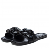 Sandalias planas Xti 043596 negra con cadena