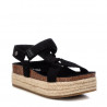 Sandalias plataformas Refresh 0147651 negras con tiras de ante y cierre de velcro