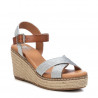 Sandalias cuña Xti 045173 plateadas con tira superior en marrón