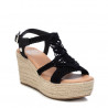 Sandalias cuña Xti 043974 negras estilo ganchillo con suela de rafia