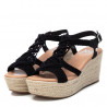 Sandalias cuña Xti 043974 negras estilo ganchillo con suela de rafia