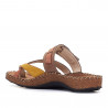 Sandalias planas Walk & Fly marrones cogidas por el dedo