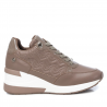Sabatilles Xti 140050 taupe amb detalls en xarol