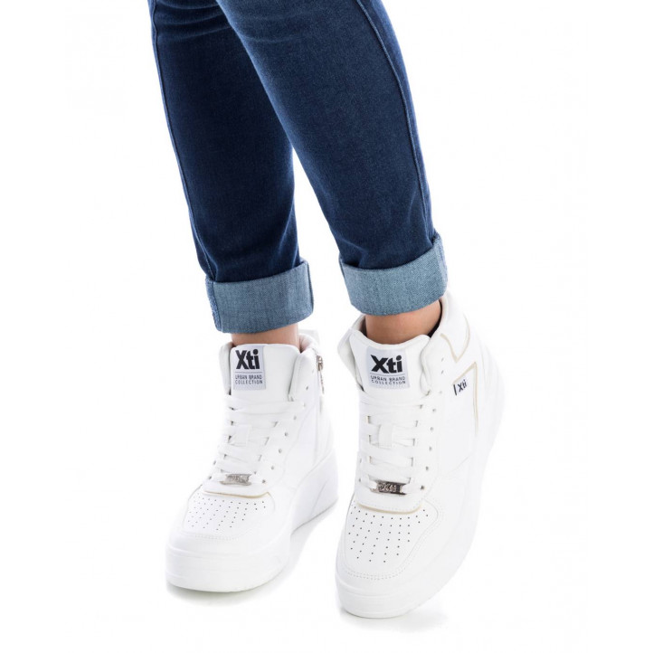 Zapatillas Xti 140351 blancas de bota con detalle dorado - Querol online