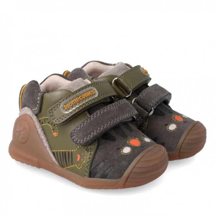 Zapatos Biomecanics marrones y verdes con diseño de gato - Querol online