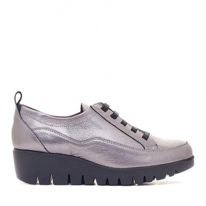 Zapatos cuña Wonders color gris metalizado con cuña