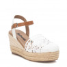 Sandalias cuña Refresh 170534 blancas de crochet con tira marrón