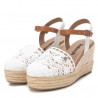 Sandalias cuña Refresh 170534 blancas de crochet con tira marrón