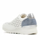 Zapatillas cuña Amarpies blancas con detalles azules y cremallera lateral - Querol online