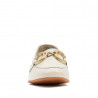 Mocasín Top3 de color blanco hielo con detalle dorado