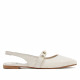 Zapatos planos Top3 de color blanco hueso abiertos por detrás y tachuelas - Querol online