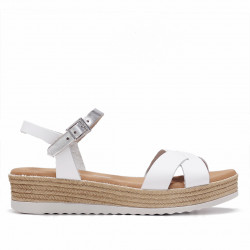 Sandalias plataformas Redlove blancas de bandas cruzadas y tira plateadas - Querol online