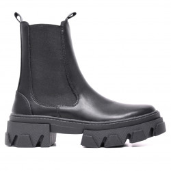 Botines plataforma Corina negras tipo chelsea pero con suela track gruesa