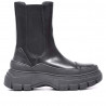 Botines plataforma negras con suela track gruesa y tipo chelsea