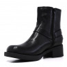 Botines planos negros estilo biker con tres hebillas