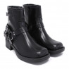 Botines planos negros estilo biker con tres hebillas