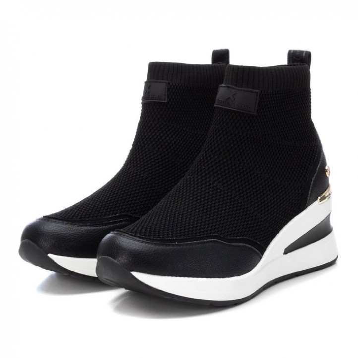 Zapatillas cuña Xti negras estilo calcetín con logo delantero - Querol online