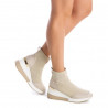 Zapatillas cuña Xti beige estilo calcetín con logo delantero