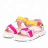 sandalias Xti rosas con detalles amarillos y azules y cierre con tres velcros