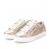 Zapatillas urban Xti doradas con troquel y cremallera lateral