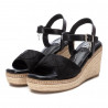 Sandalias cuña Xti negras con patrón de círculos