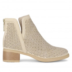 Botins Chika 10 perforat baixos de color beix - Querol online