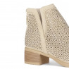 Botines Chika 10 troquelado bajos de color beige